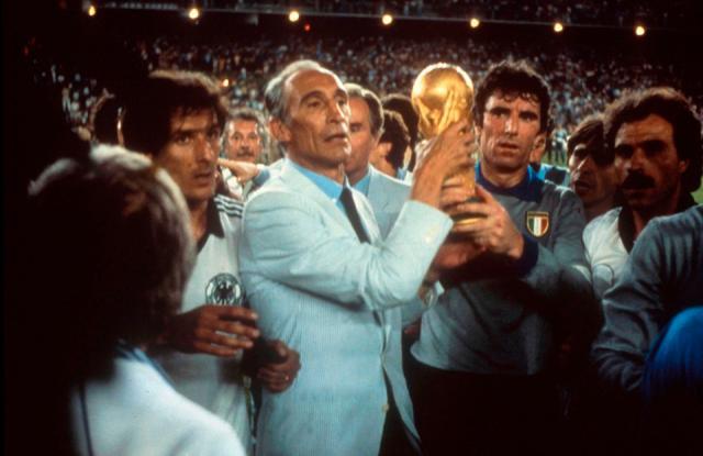 1625032927530003584.jpg bearzot-coppa.jpg